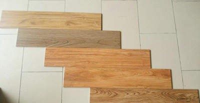 木地板上铺贴瓷砖